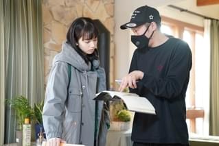 藤井道人監督、小松菜奈＆坂口健太郎コンビを「観客として見てみたかった」 「余命10年」メイキング画像公開