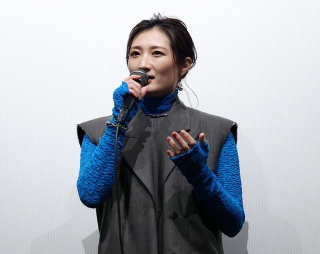 舞台挨拶に立った武田梨奈