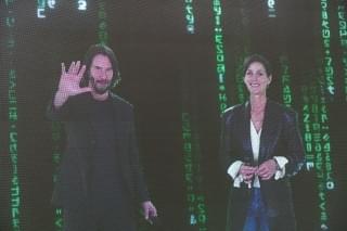 キアヌ・リーブスが“バーチャル来日”！ 柴咲コウと再会し「本当ならハグしたい」