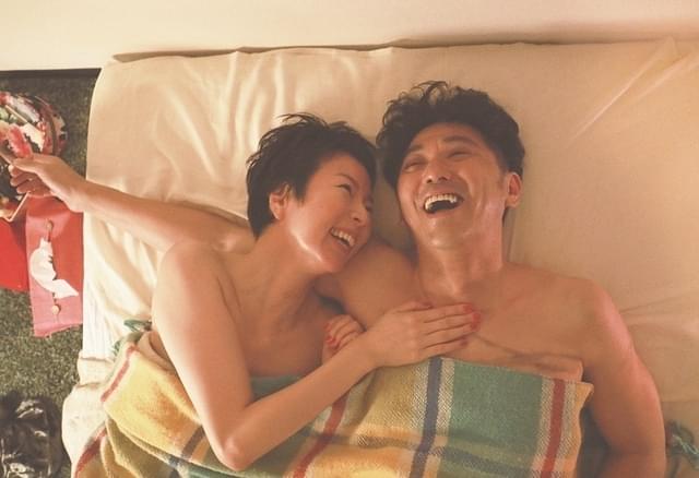 村上淳と菜葉菜が、特殊な環境で出会った男女を演じる