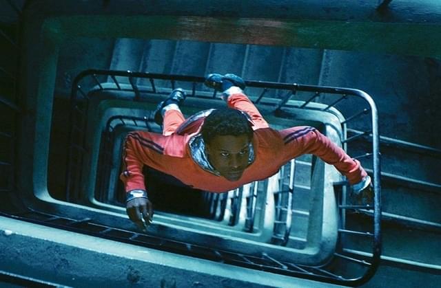 取り壊し間近のガガーリン団地と呼応するかのように、自分の世界の喪失と再生に葛藤する主人公