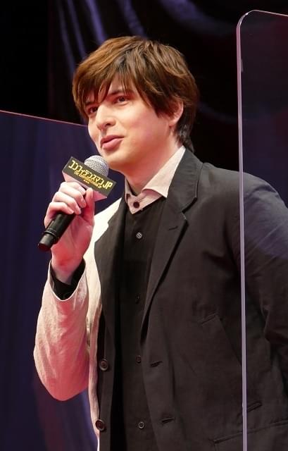 長澤まさみ「勇姿を映画館で目に焼き付けて」 「コンフィデンスマンJP 英雄編」を“子猫ちゃん”にお披露目