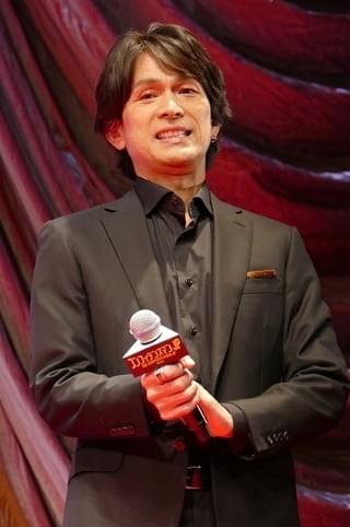 長澤まさみ「勇姿を映画館で目に焼き付けて」 「コンフィデンスマンJP 英雄編」を“子猫ちゃん”にお披露目