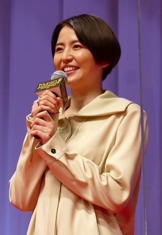 長澤まさみ「勇姿を映画館で目に焼き付けて」 「コンフィデンスマンJP 英雄編」を“子猫ちゃん”にお披露目