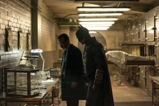 【ヒーローの日】ロバート・パティンソンが語る、新作の“バットスーツ” 弾痕がありボロボロ、その意図は？