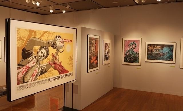 （画像：上下）展覧会の様子。さまざまなジャンル、時代、製作国の映画のポスターが並ぶ