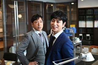 松本潤「99.9」は現場でアレンジが加わる！斑目法律所メンバーがアイデアを出し合うメイキング映像