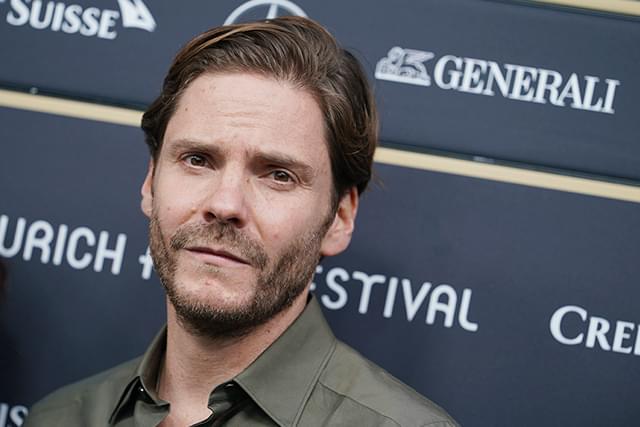 貧しい鉱山の街で映画を届ける少女の物語