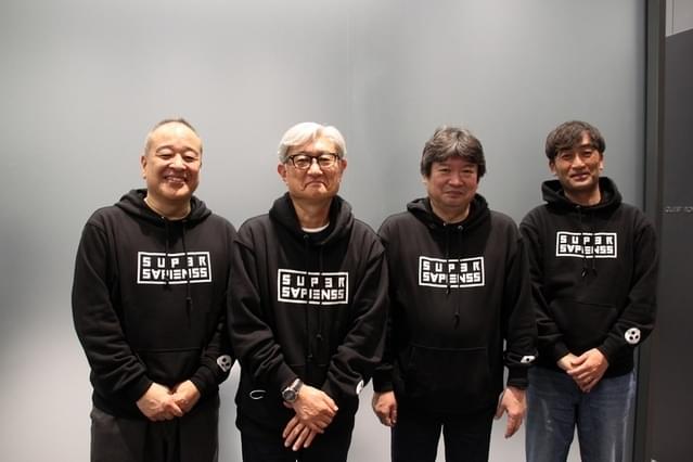 取材に応じた（左から）佐藤祐市監督、堤幸彦監督、本広克行監督、森谷雄プロデューサー