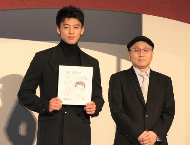 （左から）竹内涼真、安藤雅司監督