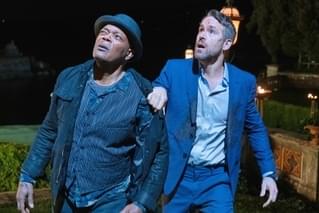 ライアン・レイノルズが車にはねられ、吹き矢が刺さりまくる「ヒットマンズ・ワイフズ・ボディガード」予告