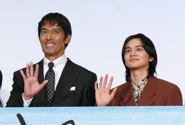 親子を演じた阿部寛と北村匠海