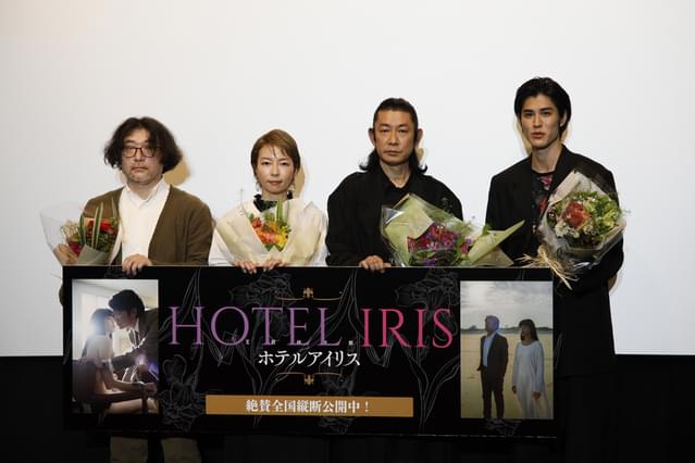 舞台挨拶に立った永瀬正敏ら