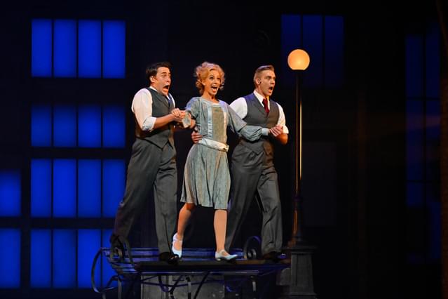 ドン(クーパー)と親友コズモ(ロス・マクラーレン)、新人女優キャシー(シャーロット・グーチ)のご機嫌なナンバー「Good Morning」