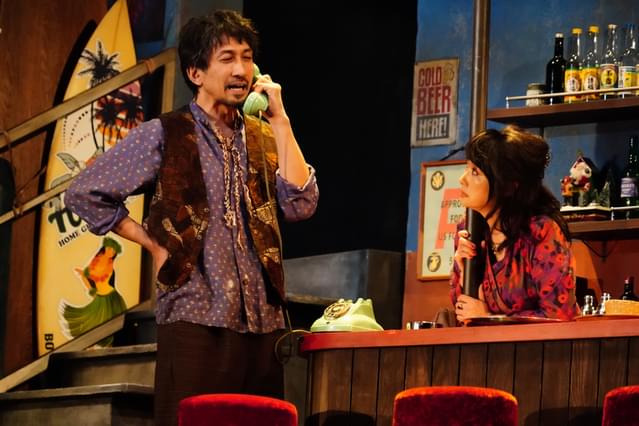 ジラースー(神尾佑、左)とおかあ(余)