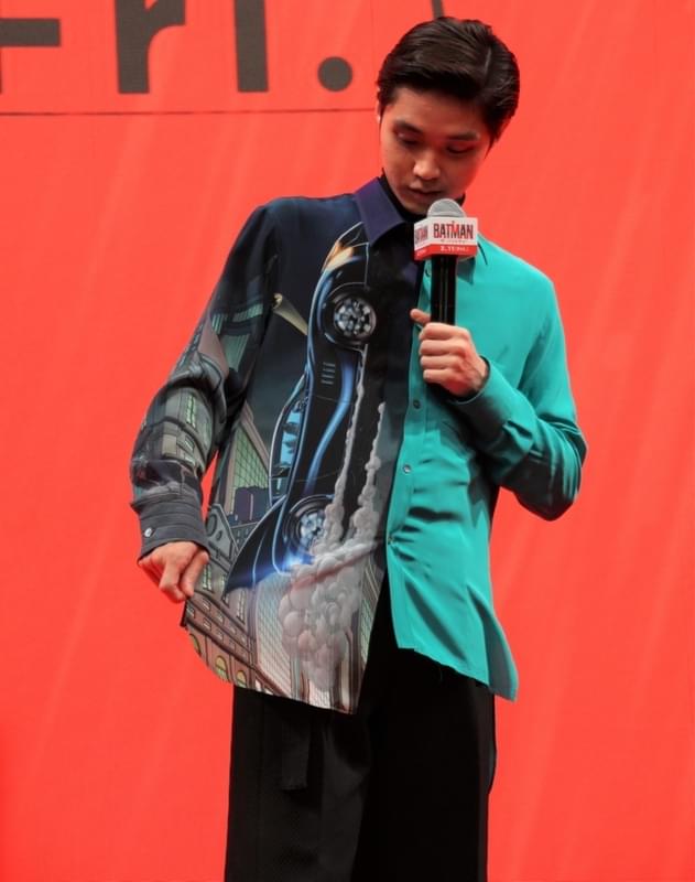 「ザ・バットマン」に合わせた衣装で登場