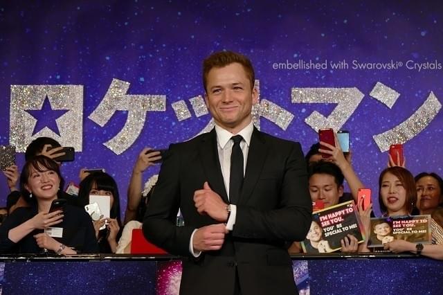 タロン・エガートン、舞台初日にステージで卒倒 客席の医師が救助＆代役立てて続行