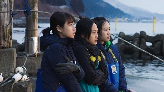 「海辺の彼女たち」