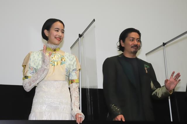 舞台挨拶に立った森田剛と石橋静河