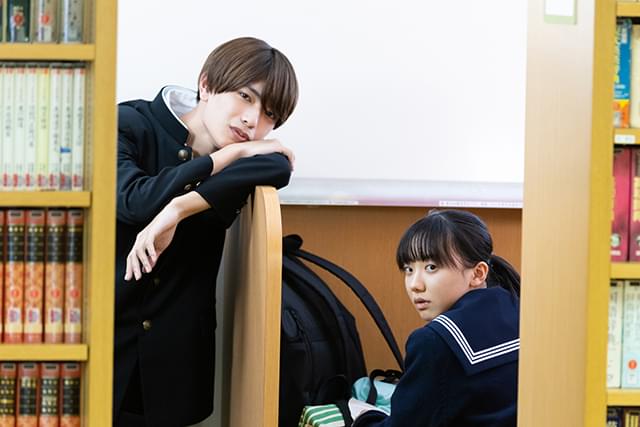 幼なじみを演じる芦田愛菜と高橋恭平