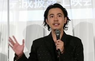 井浦新、映画の力を力説「ありがとうの気持ちを世界中に」 成田凌とのダブル主演作「ニワトリ☆フェニックス」完成披露