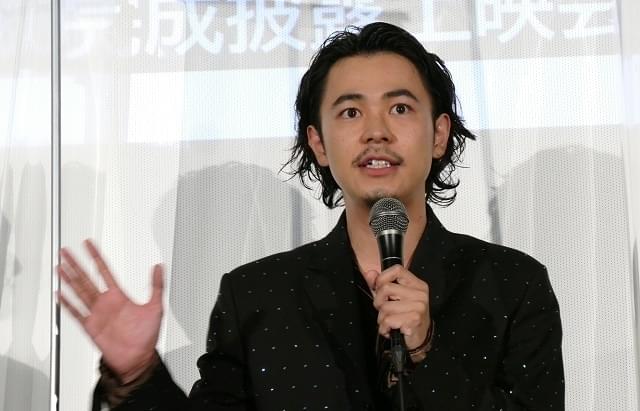 井浦新、映画の力を力説「ありがとうの気持ちを世界中に」 成田凌とのダブル主演作「ニワトリ☆フェニックス」完成披露