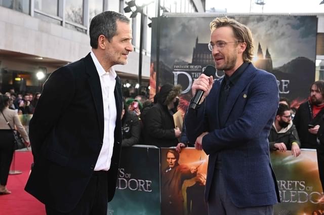 インタビュアーはトム・フェルトン