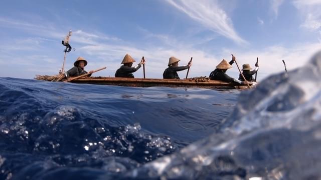 黒潮を越え、台湾から与那国に到着した丸木舟