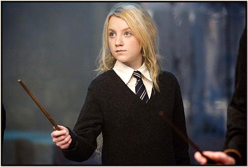 ハリーとともにセストラルを見る、「不死鳥の騎士団」のルーナ・ラブグッド