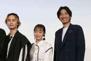 町田啓太、療養を終えて「チェリまほ」舞台挨拶に 「皆さんのおかげ」とファンに感謝