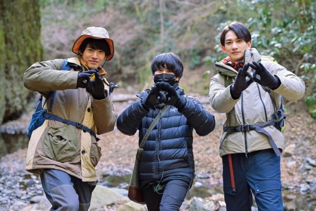 赤楚衛二＆町田啓太がハグ！「チェリまほ」チームの仲良しメイキング＆オフショット画像公開