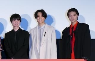 蜷川実花監督、チーム一丸を強調！ 神木隆之介、柴咲コウらと「ホリック」初日を笑顔で迎える