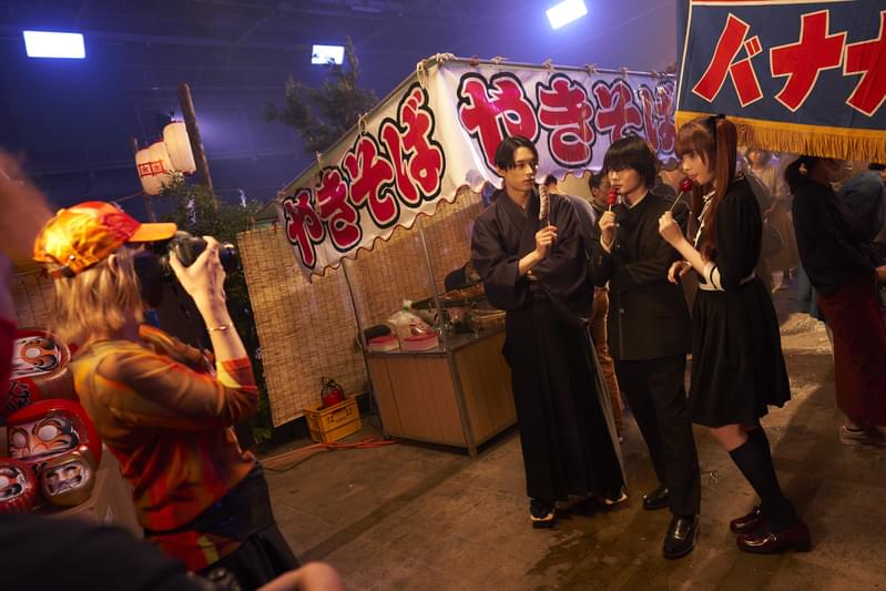 はしゃぐ神木隆之介＆松村北斗＆玉城ティナ、藤の花に圧倒される柴咲コウ…「ホリック」素の表情をとらえたメイキングPV