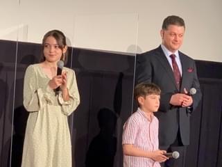 川和田恵真監督、師匠・是枝裕和監督からの手紙に感無量 主演・嵐莉菜は家族での舞台挨拶に笑顔