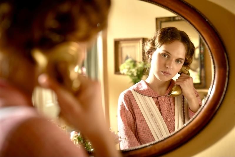 一本の電話が孤独なメイドの運命を変える… 「帰らない日曜日」主演が語る裏話「笑い過ぎて大変」