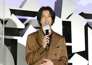 山田涼介、「鋼の錬金術師」原作者・荒川弘からプレゼントされた“家宝”をお披露目