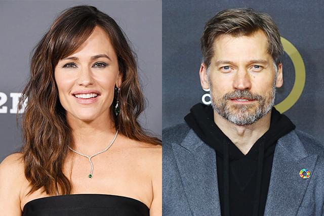 ジェニファー・ガーナー(左)、ニコライ・コスター=ワルドー(右)