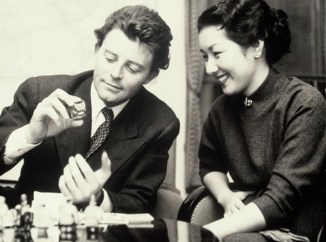 昭和期の日本映画史を代表する女優・高峰秀子とともに