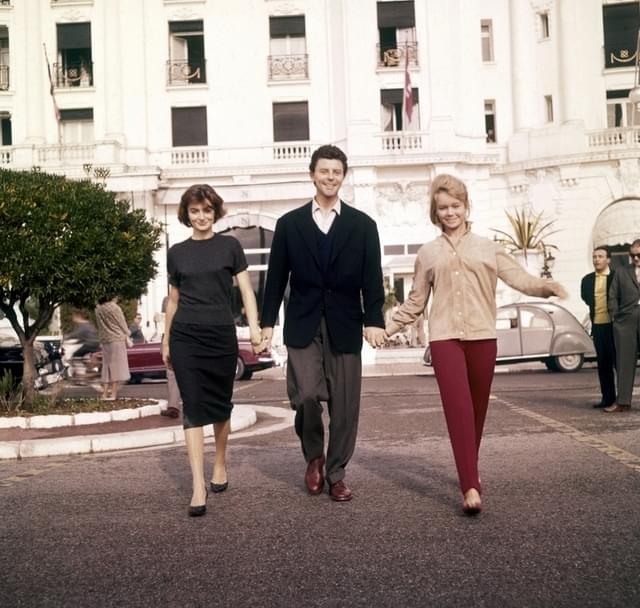 「モンパルナスの灯」で共演したアヌーク・エーメ（左）と、カンヌを歩くジェラール・フィリップ