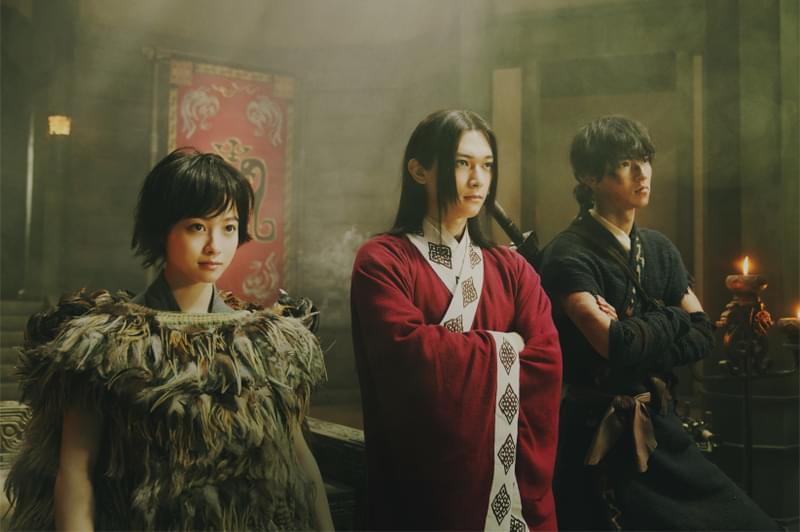 「キングダム2」続投キャストの場面写真公開 山崎賢人、吉沢亮、橋本環奈の3ショットなど7枚