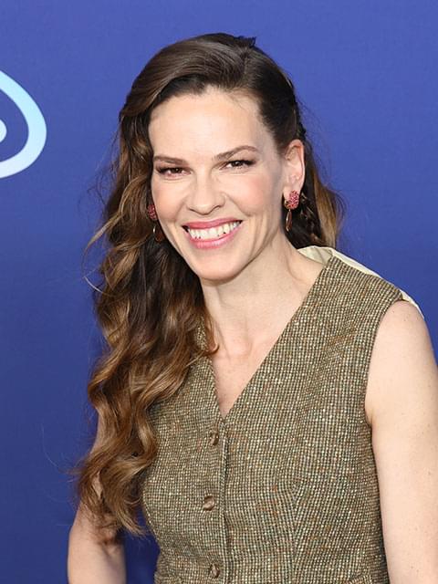 ヒラリー・スワンク主演の女性レーサー伝記映画に「フォードvsフェラーリ」脚本家