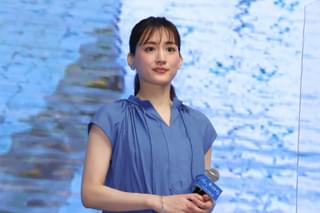 長谷川博己、大河ドラマで夫婦演じた綾瀬はるかは「頼れる共演者」 水泳のコーチと生徒役で映画初共演