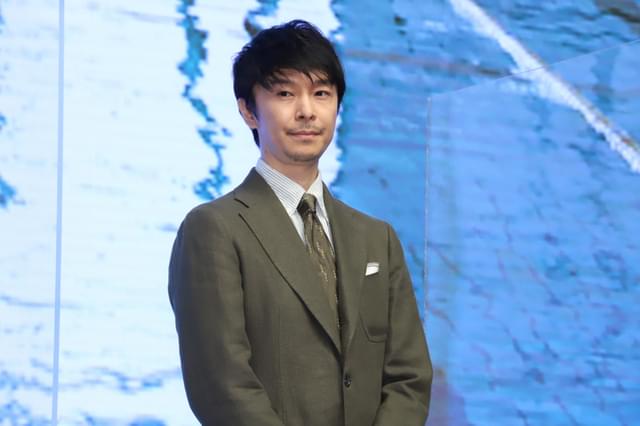 長谷川博己、大河ドラマで夫婦演じた綾瀬はるかは「頼れる共演者」 水泳のコーチと生徒役で映画初共演