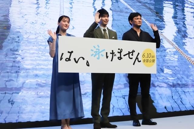 長谷川博己、大河ドラマで夫婦演じた綾瀬はるかは「頼れる共演者」 水泳のコーチと生徒役で映画初共演