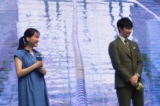 長谷川博己、大河ドラマで夫婦演じた綾瀬はるかは「頼れる共演者」 水泳のコーチと生徒役で映画初共演