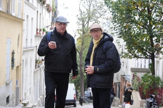 ロジャー・ミッシェル（左）と写るケビン・ローダー