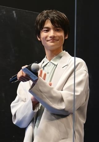 新垣結衣「恥ずかしかった」 星野源が歌う映画主題歌に合わせて“おばけ”ポーズ