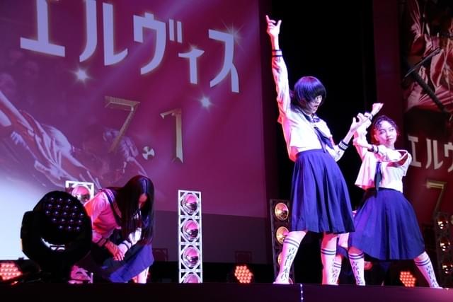 ダンスを披露した「新しい学校のリーダーズ」
