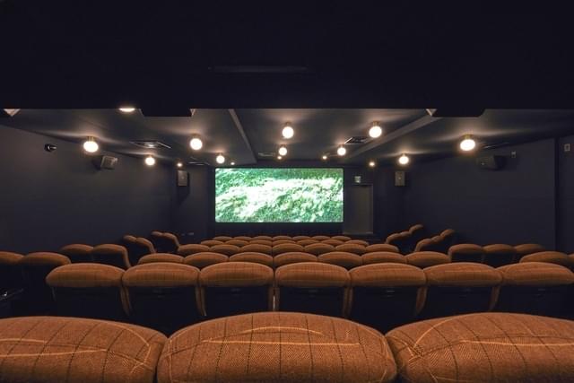 スクリーン(71席)