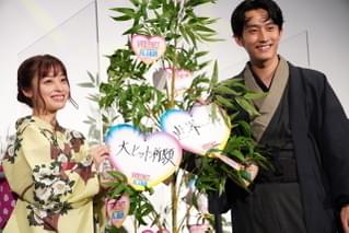 浴衣姿の橋本環奈、七夕の願い事は「王道です！」杉野遥亮らとピンクカーペットを闊歩